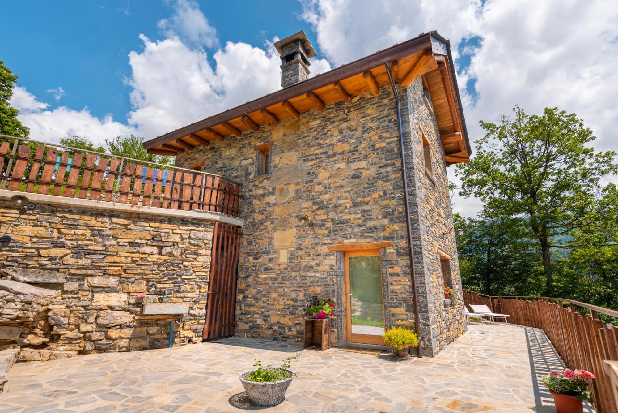 La Torre Del Manghen: Agri-Alloggio Indipendente Rota d'Imagna Kültér fotó