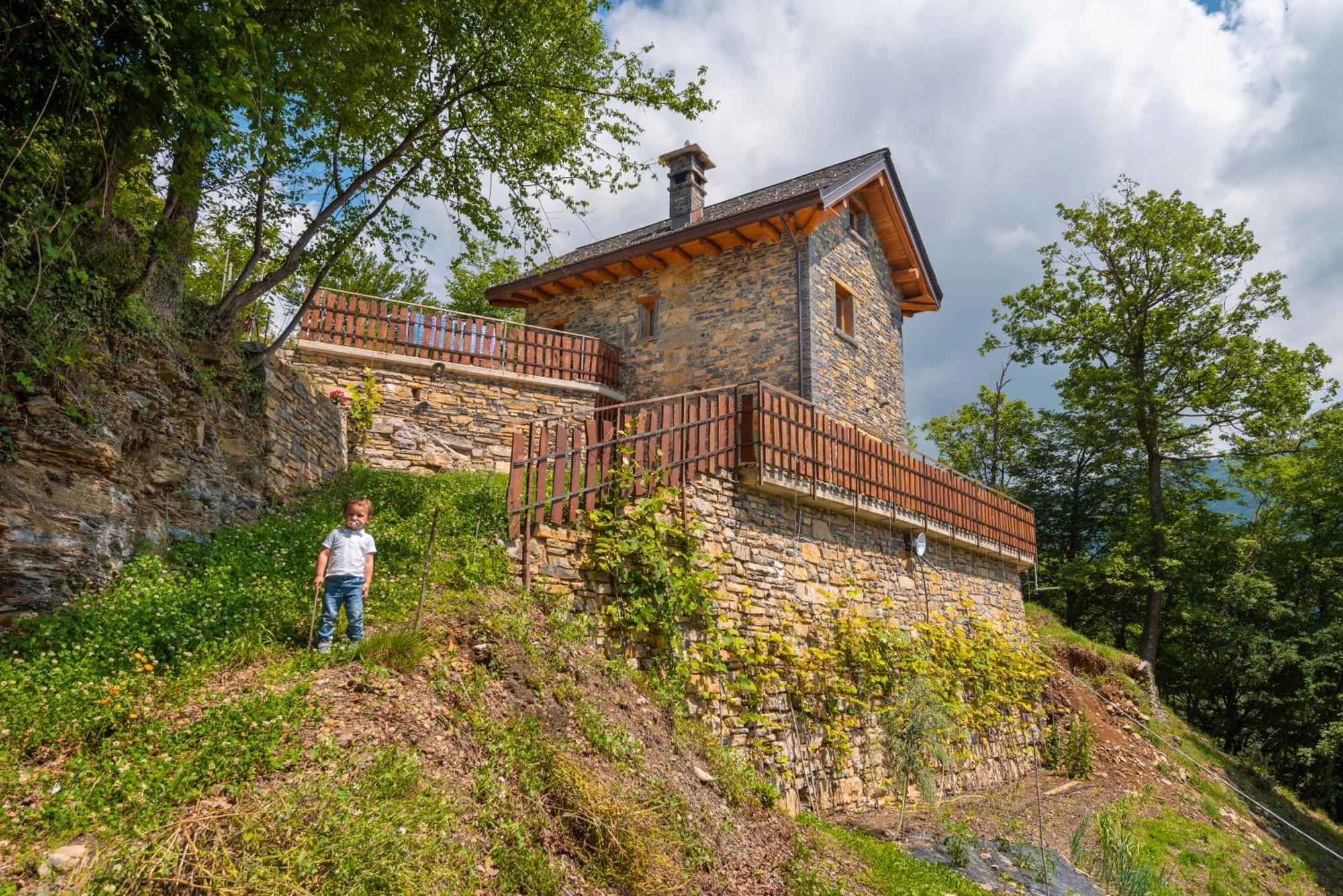 La Torre Del Manghen: Agri-Alloggio Indipendente Rota d'Imagna Kültér fotó