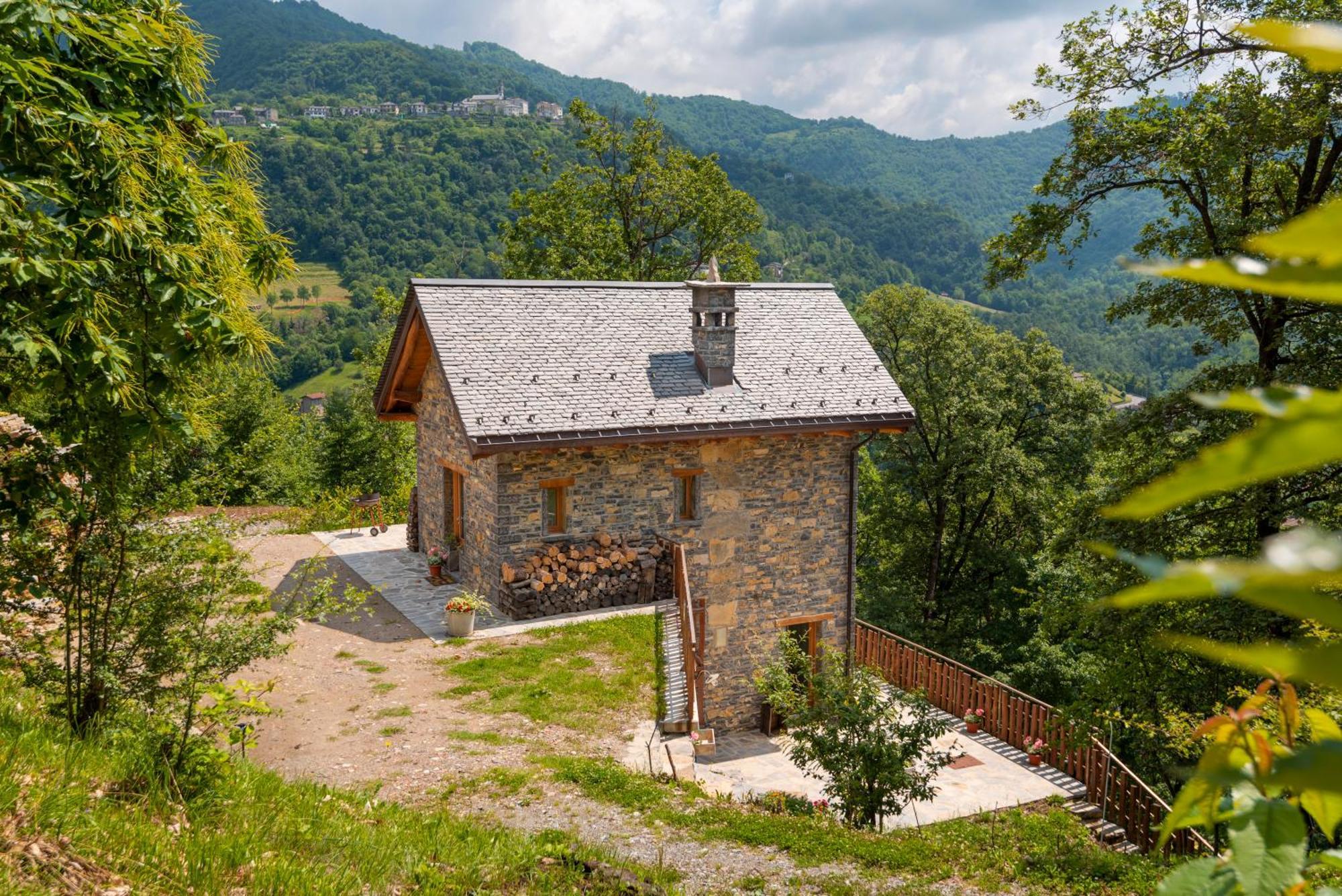 La Torre Del Manghen: Agri-Alloggio Indipendente Rota d'Imagna Kültér fotó