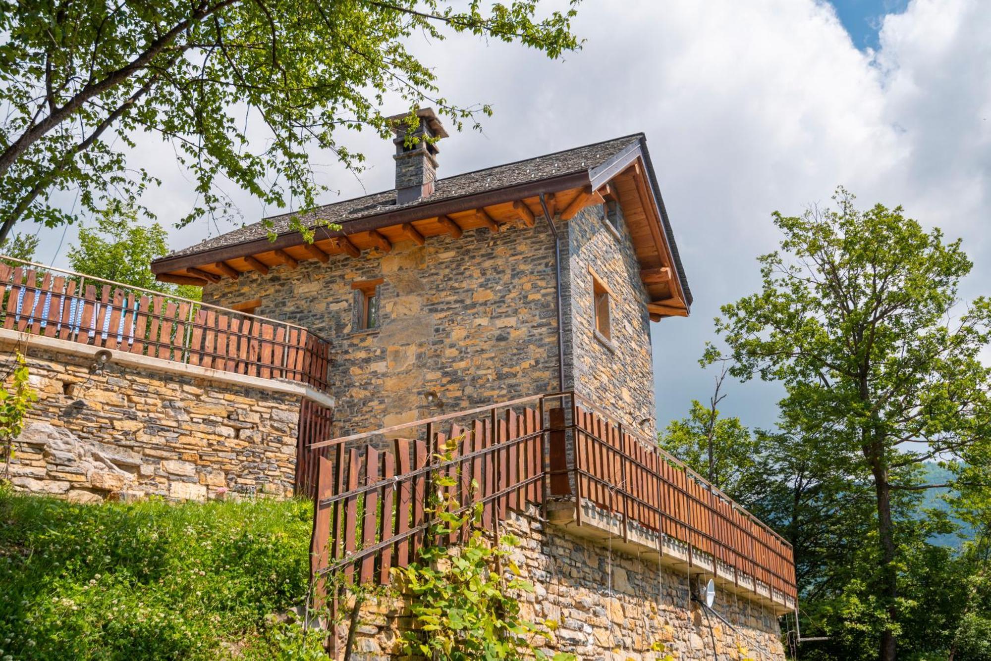 La Torre Del Manghen: Agri-Alloggio Indipendente Rota d'Imagna Kültér fotó