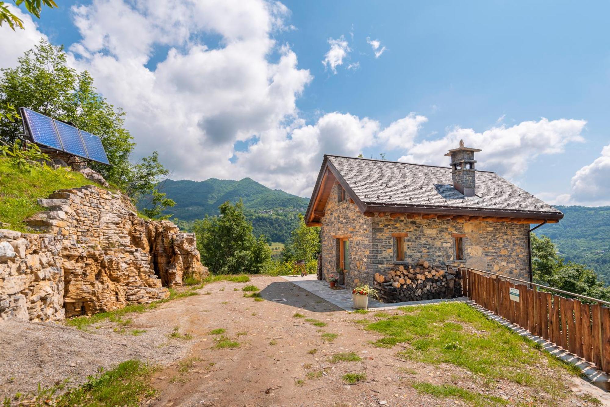 La Torre Del Manghen: Agri-Alloggio Indipendente Rota d'Imagna Kültér fotó